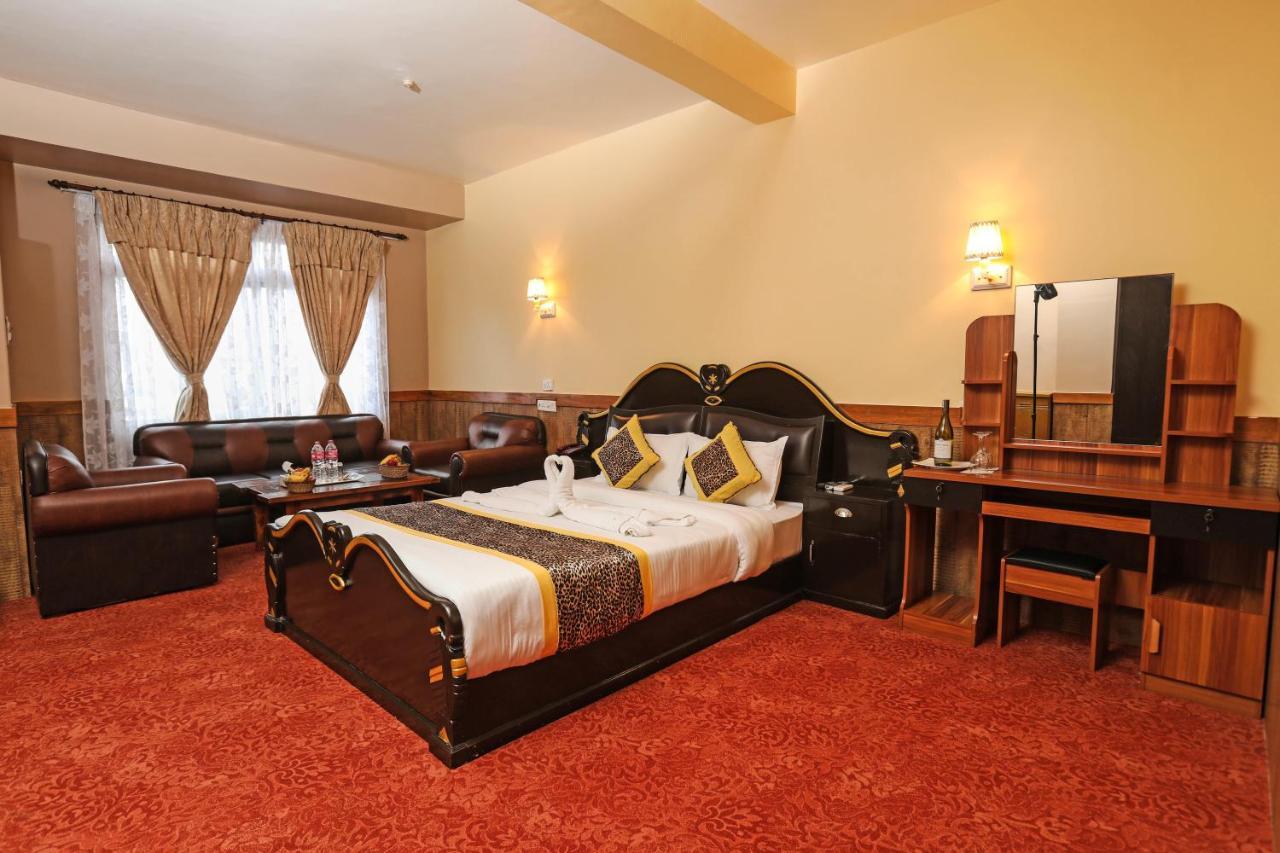 Grand Shivalaya Hotel And Restro Pokhara Exterior foto